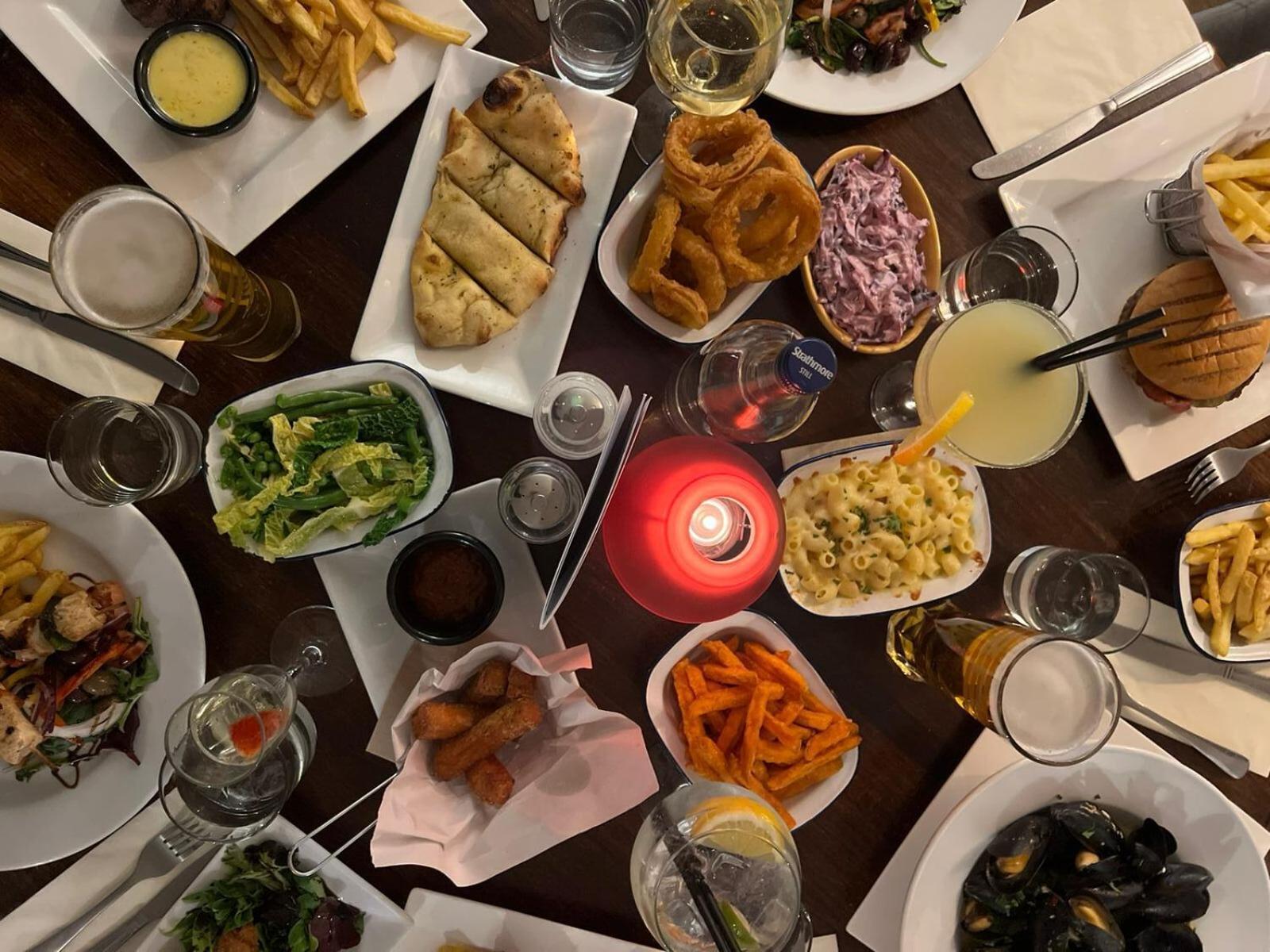 Heaven'S Kitchen At Squirrel Inn Годалминг Екстериор снимка